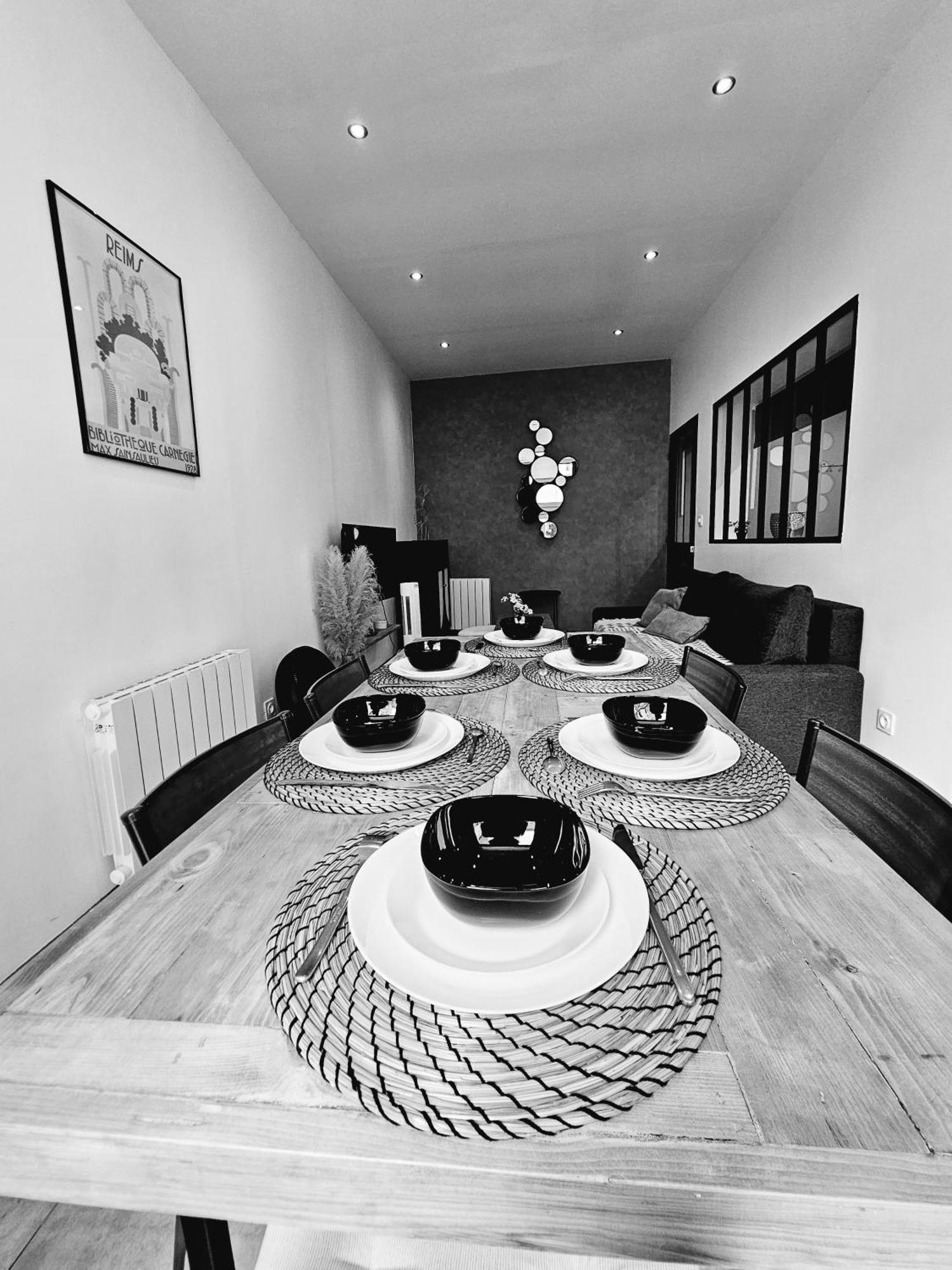Refuge Urbain - Ideal Pro, Familles & Amis - Le Calme En Hypercentre - Wifi Haut Debit - Netflix - Machine A Laver - Gare, Cathedrale, Commerces, Restaurants & Transports En Commun A Moins De 10 Minutes A Pied Reims Buitenkant foto